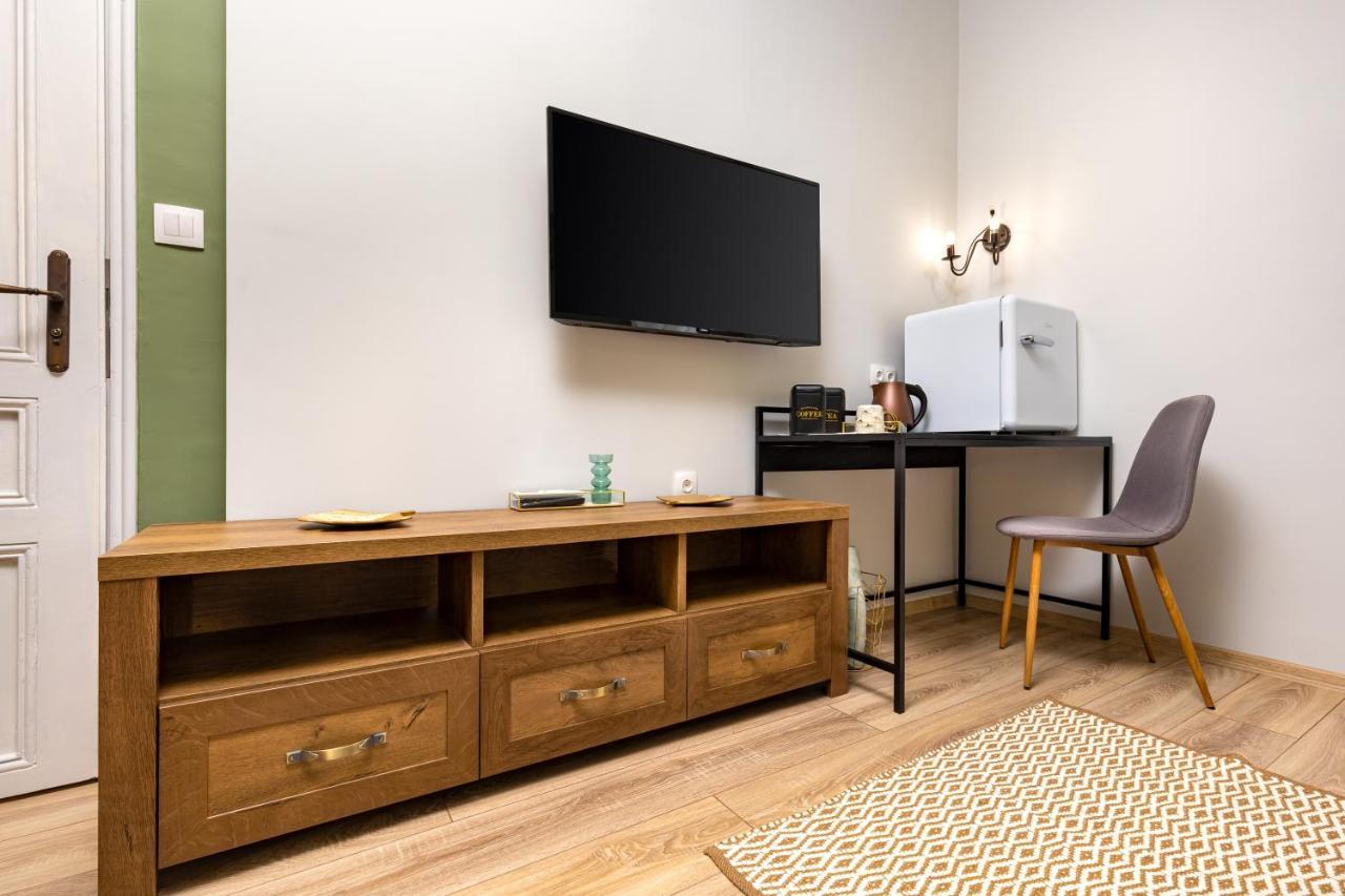 Kapana Guest House On Central Pedestrian Street With Parking Included بلوفديف المظهر الخارجي الصورة